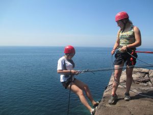 Schülersprachreisen IrlandOutdoor Klettern Freizeit